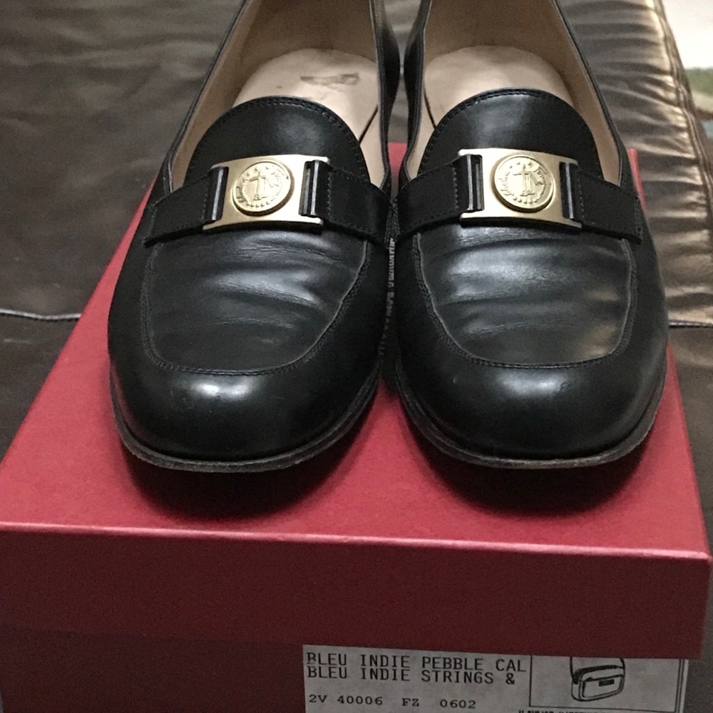 Black walking hard bottom loafers